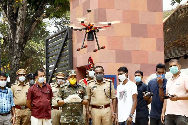 Polícia indiana publica imagens de violadores do confinamento à vista de drone com comentários engraçados