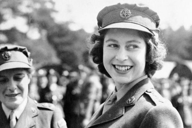 Quando a rainha Elizabeth foi mecnica e motorista de caminhes, na Segunda Guerra