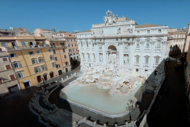 Este espetacular vídeo à vista de drone mostra a Fontana di Trevi totalmente vazia