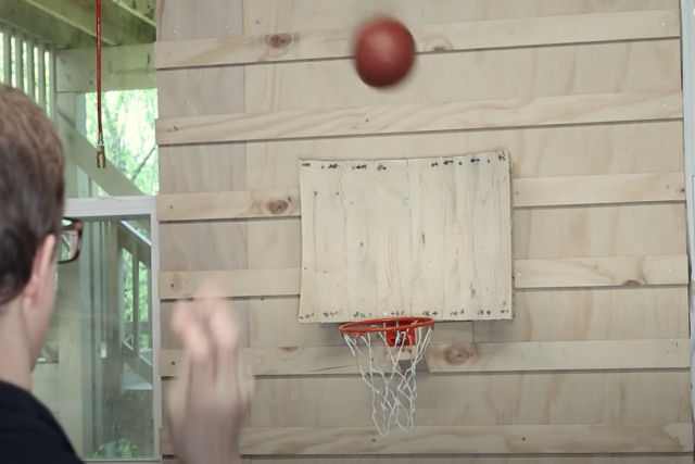 Algum criou uma cesta de basquete em que  impossvel errar