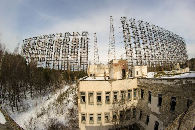 Esta gigantesca antena abandonada foi um radar sovitico secreto escondido nas florestas de Chernobyl