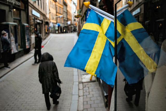 OMS agora apoia a política de não bloqueio da Suécia, depois de elogiar a China por impor seu próprio bloqueio total