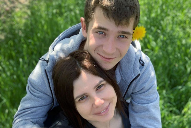 Influenciadora russa causa polêmica ao anunciar o próximo casamento com seu enteado