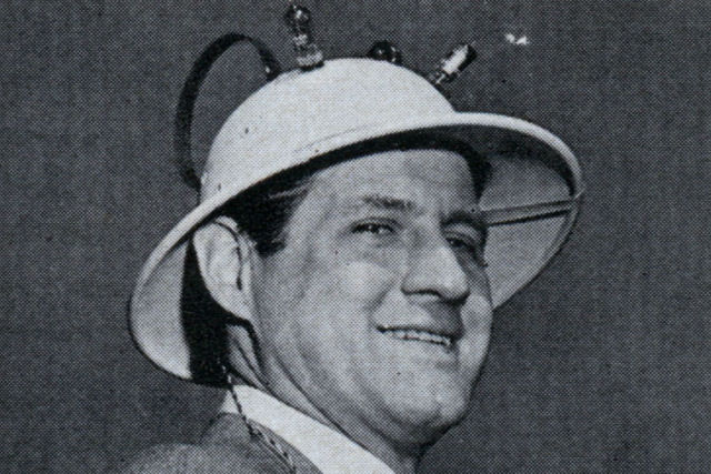 A história do futurista chapéu com rádio de 1949