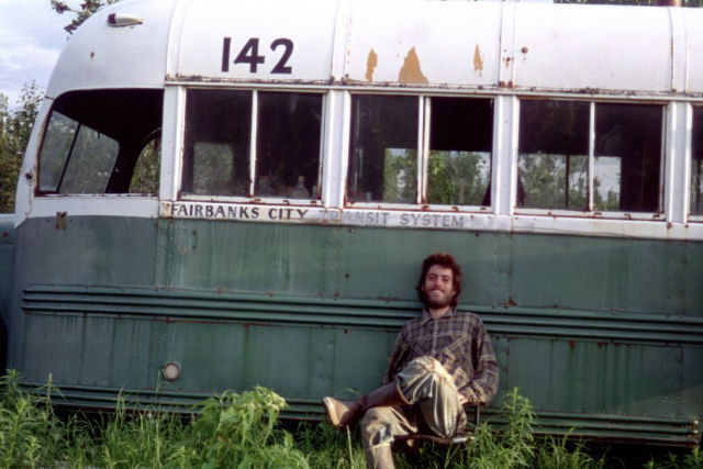 Ônibus de 'Into the Wild' é removido da trilha do Alasca por questões de segurança