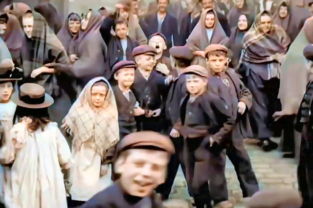 A incrível restauração de um filme de 1901 que mostra trabalhadores da Inglaterra vitoriana