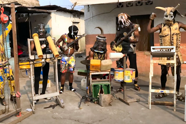 Fulu Musiki, uma eclética e étnica banda congolesa, que faz música com lixo