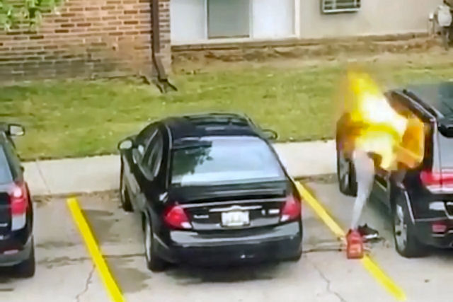 Uma vingança explosiva: americana coloca fogo no carro do ex e o karma instantâneo estoura na sua cara