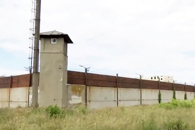 Ucraniana cava túnel de 10 metros para resgatar o filho na prisão e é presa em flagrante