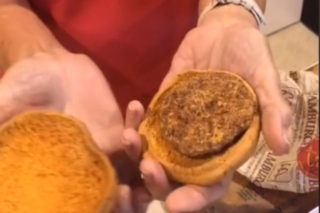 Americana guardou um hambúrguer com fritas em seu armário durante 24 anos e mostra o resultado