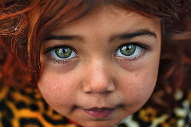 Fotógrafo turco captura a beleza inocente dos olhos de crianças que brilham como joias