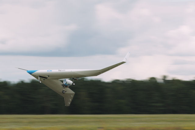 Engenheiros holandeses testam um protótipo de avião de passageiros em forma de 'V'