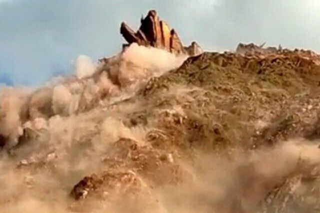 Deslizamento de terra massivo destrói montanha inteira no Quirguistão