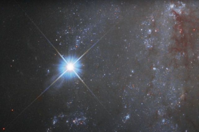 Hubble capta o lampejo de uma supernova tão brilhante como 5 bilhões de sóis
