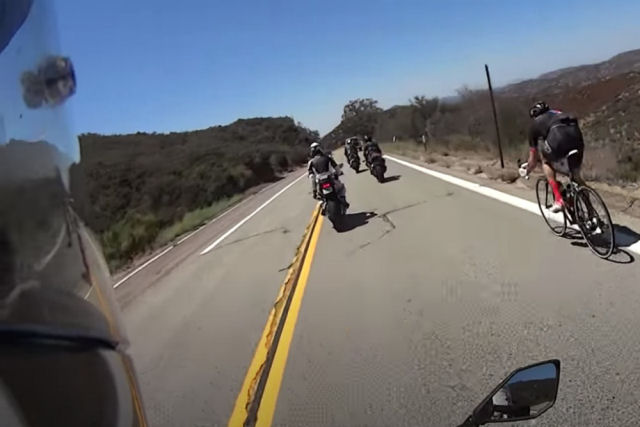 Ciclista ultrapassa grupo de motociclistas a 80 km/h!