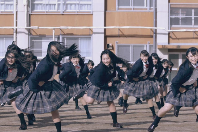 Escola japonesa recebeu o apoio da Warner Music e da 20th Century Fox por seus vídeos de dança