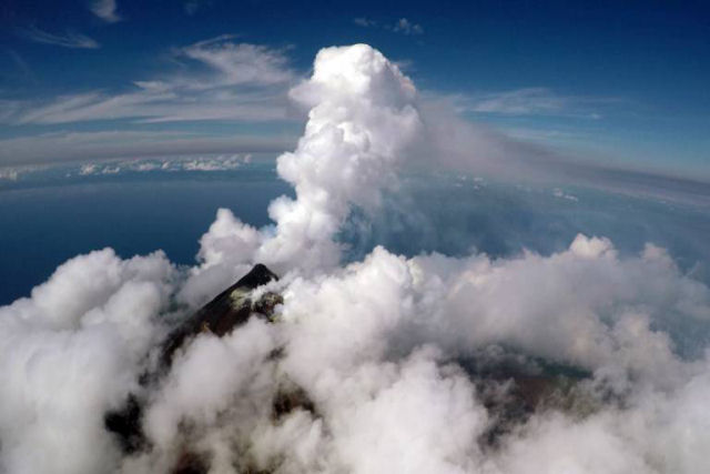 Cientistas mandam drones a um vulcão para prognosticar erupções posteriores