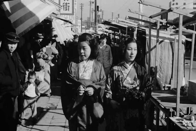 Uma viagem no tempo até o pós-guerra de Tóquio e Berlim com claras imagens históricas