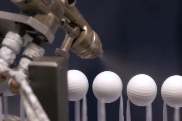 Como as bolinhas de golfe são fabricadas?