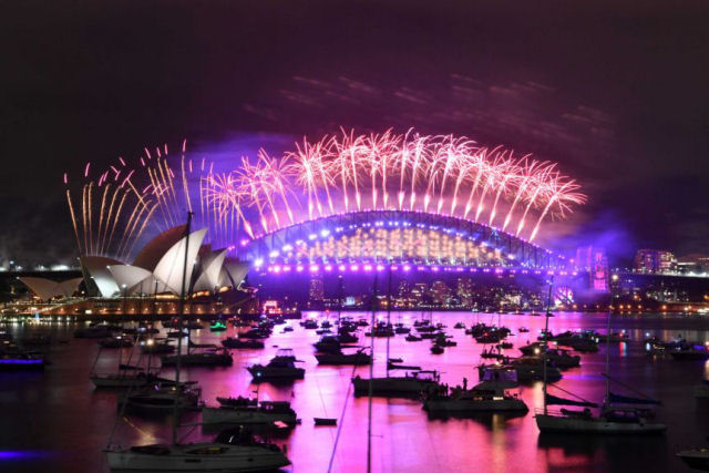 Os melhores fogos de artifício no Ano Novo em Sydney, Londres e Dubai