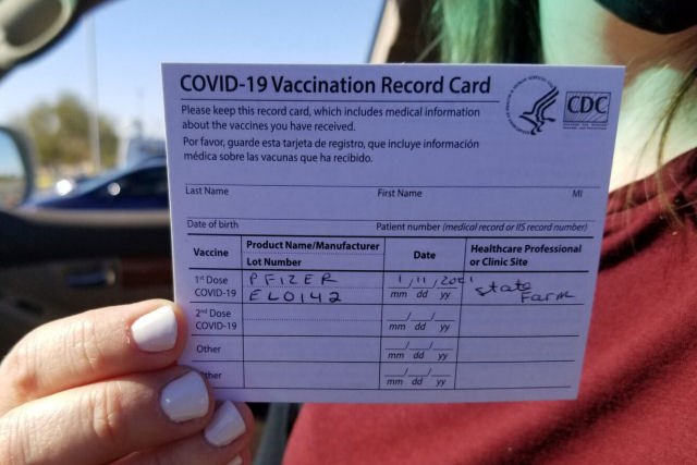 Cidades americanas vacinam 24/7 sem que a pessoa tenha que sair do carro