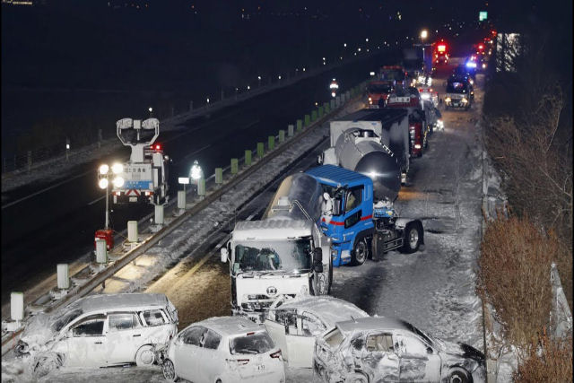 Nevasca provoca um acidente em cadeia de 134 veículos no Japão