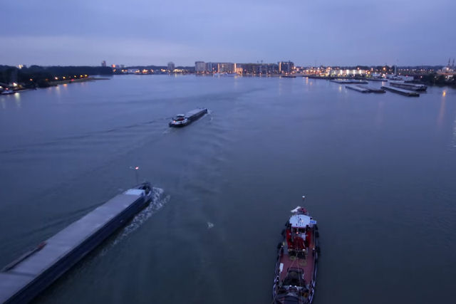 Uma viagem de barco entre Roterdã a Amsterdã em um time-lapse 4k de 10 minutos