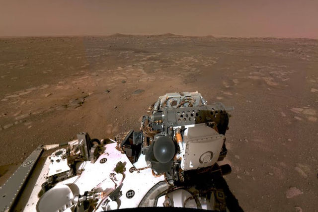 Visão de 360° do local de pouso na cratera de Jezero em Marte