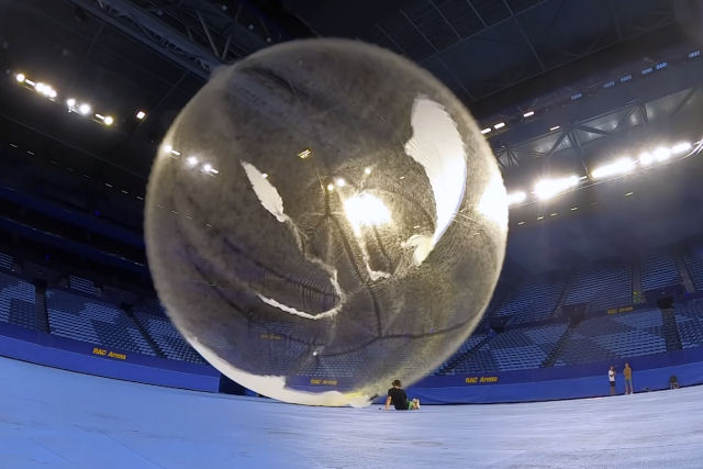 Veja como explode o maior balão do mundo em câmera lenta