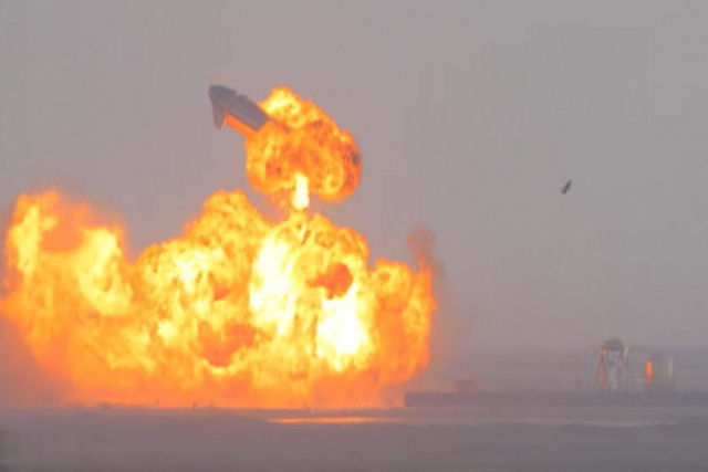 Starship consegue aterrissar com sucesso pela primeira vez, mas explode logo depois