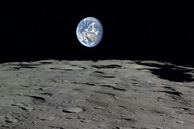 Em 2008, um orbitador japonês capturou esta 'Ascensão da Terra' vista do lado oculto da Lua