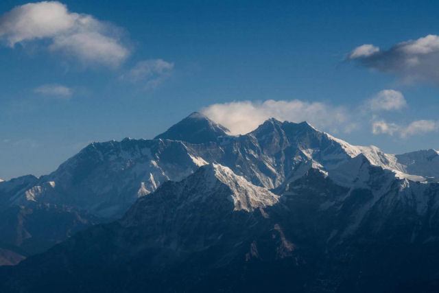 Por que a altura do Monte Everest está sempre mudando?