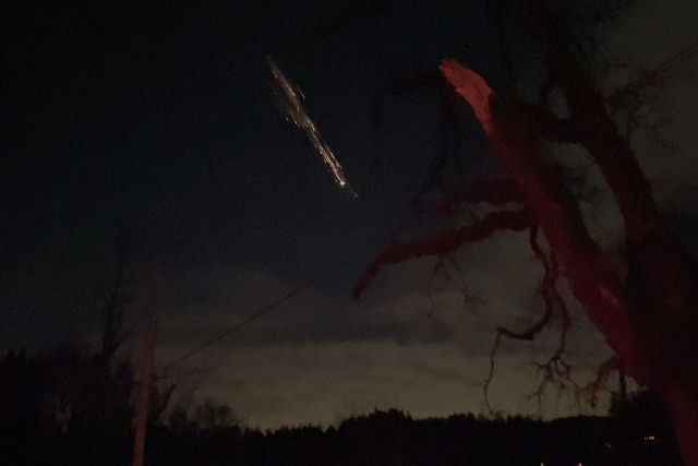 Os restos de um foguete da SpaceX provocam um espetáculo de fogo sobre Seattle