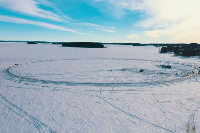 Colocando em movimento o maior carrossel de gelo do mundo