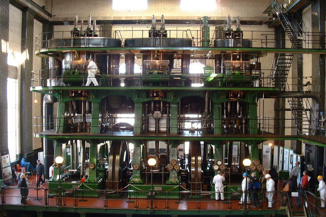 Dois motores similares aos do RMS Titanic ainda funcionam
