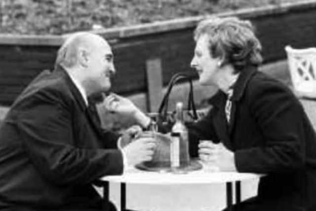 As fotos de Margaret Thatcher e Mikhail Gorbachev flertando no Parque Gorky tinham truque