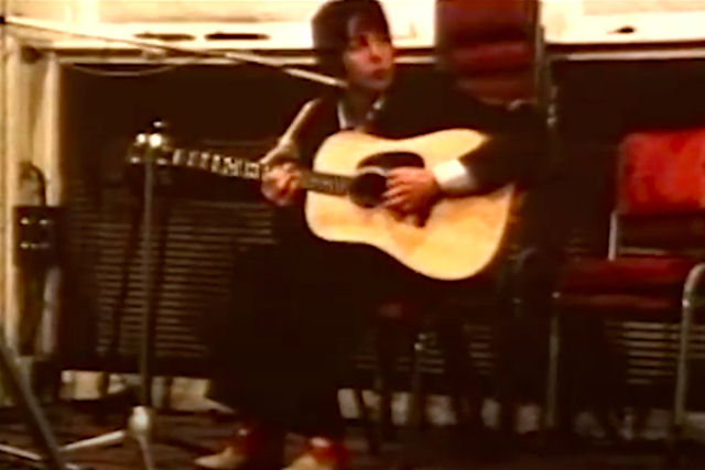 Raro e precioso vídeo mostra Paul McCartney gravando 'Blackbird' no Abbey Road Studios em 1968