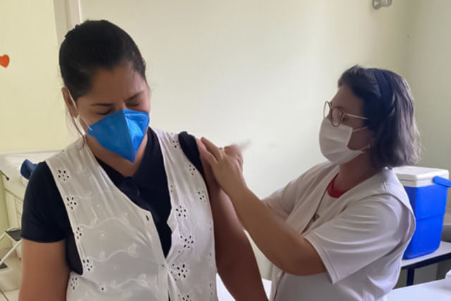 Cidade Paulista conclui a vacinação em toda a população adulta em um inédito experimento mundial