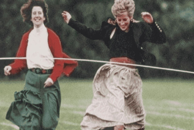 O dia que a Princesa Diana correu descalça de saia em 1991 em um evento esportivo na escola dos filhos