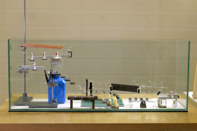 Uma incrível máquina de Rube Goldberg 'invisível'