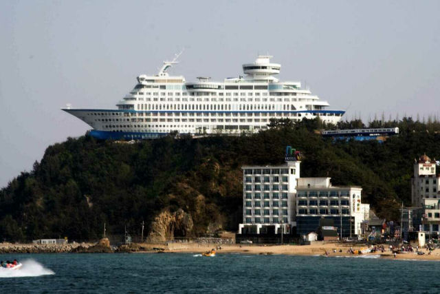 Sun Cruise Resort, um navio de cruzeiro que nunca sai da terra
