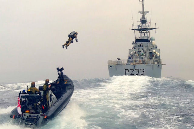 A Marinha do Reino Unido está testando jetpacks para voar como Iron Man