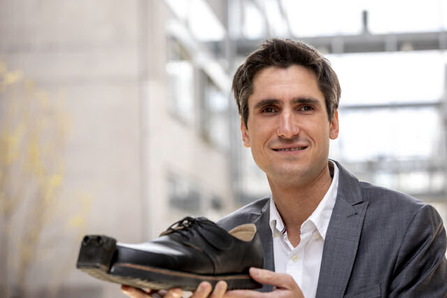 Sapatos-guia para cegos terá inteligência artificial que reconhece e identifica obstáculos