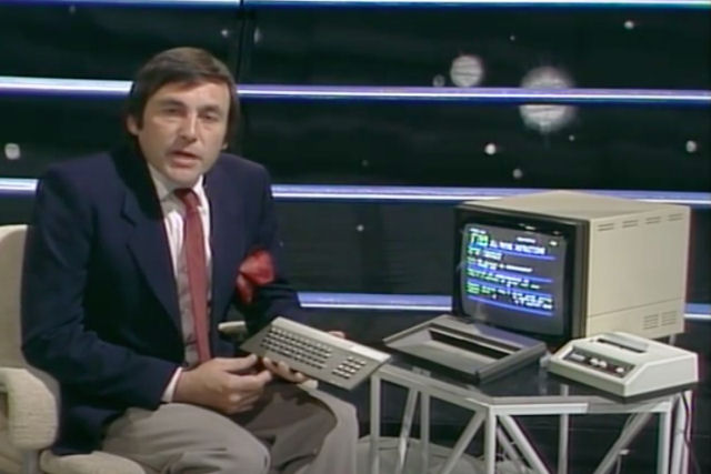 Programa da TV britânica dos anos 80 demonstra como comprar on-line e verificar e-mail