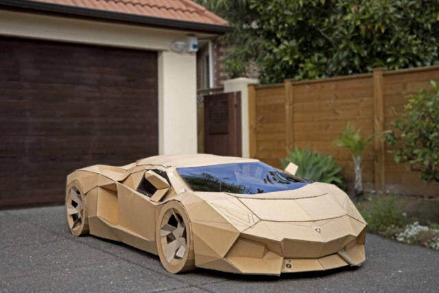Youtuber cria Lamborghini de papelão e vende por mais de 10.000 dólares