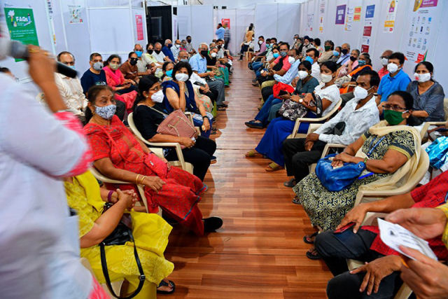 24 fotos do dia em que a Índia vacinou 8 milhões de pessoas contra o coronavírus