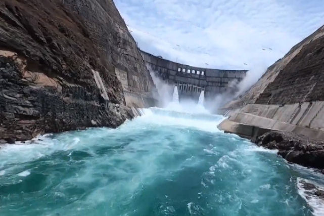 China inaugura uma central hidrelétrica que deve ser a segunda maior do mundo