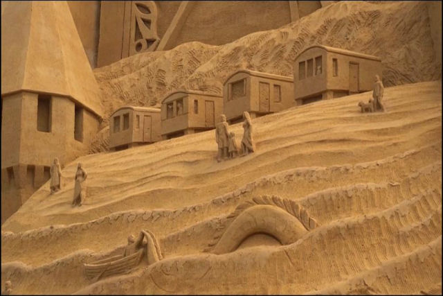 Artistas constroem o maior castelo de areia do mundo na Dinamarca
