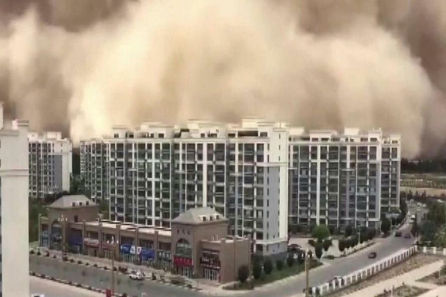 Enorme tempestade de areia 'engole' uma cidade chinesa em poucos minutos
