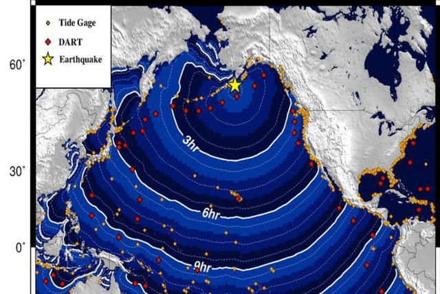 Alerta de tsunami depois de um terremoto de magnitude 8,2 em frente à costa do Alasca